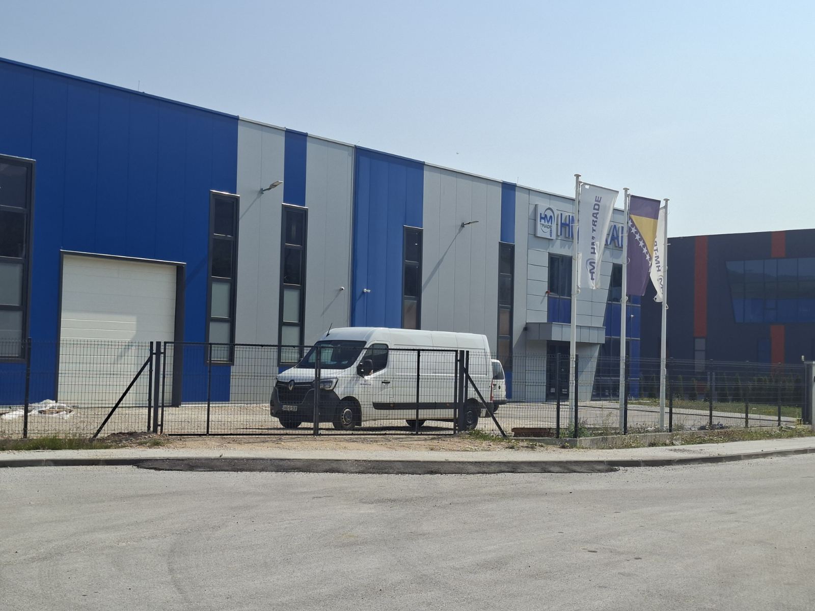 Poslovni objekat HM Trade sa vlastitim voznim parkom